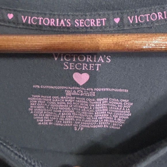 EUC Victoria’s Secret size S grey LOVE pajama shirt/tunic. Comfy. Oversized - Picture 3 of 5